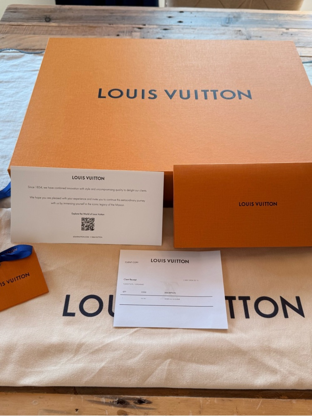 Louis Vuitton Neverfull MM Damier Azur Canvas Tote with Pouch in Beige and Tan - Picture 15 of 16